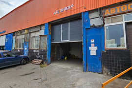 Сдается под автосервис склад 1800кв.м.