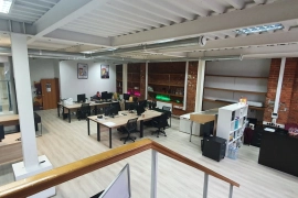 Отдельный блок, 3 этажа, отдельный вход 