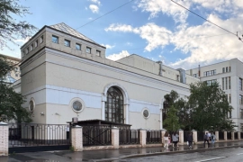 Отдельно стоящее здание в центре