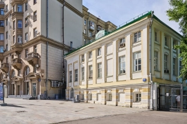 Свободное назначение, 1 300 м²