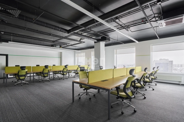 Офис с отделкой и мебелью, 961 м²