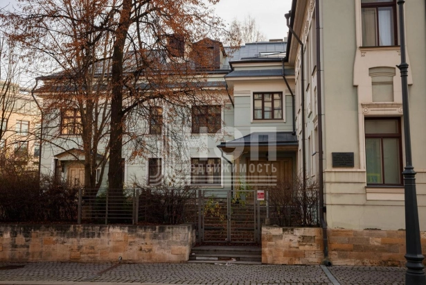 Дом 1721,6 кв.м. и зем. уч. 1139 кв.м. в Москве